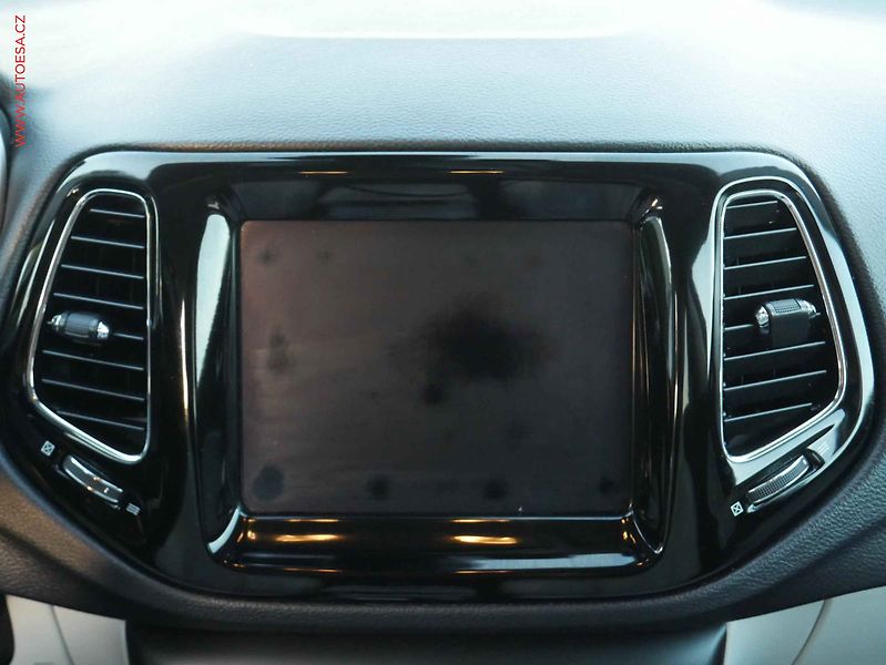 Jeep Compass (2019) 2.0 MJT 4x4, 2.maj,ČR, AT - fotka 11 z 16