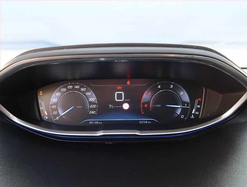 Peugeot 3008 (2018) 1.6 BlueHDi, Tempomat - fotka 11 z 18
