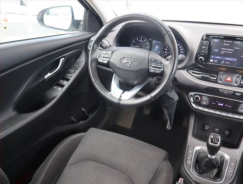 Hyundai i30 (2022) Family 1.5 T-GDI MHEV - fotka 7 z 15
