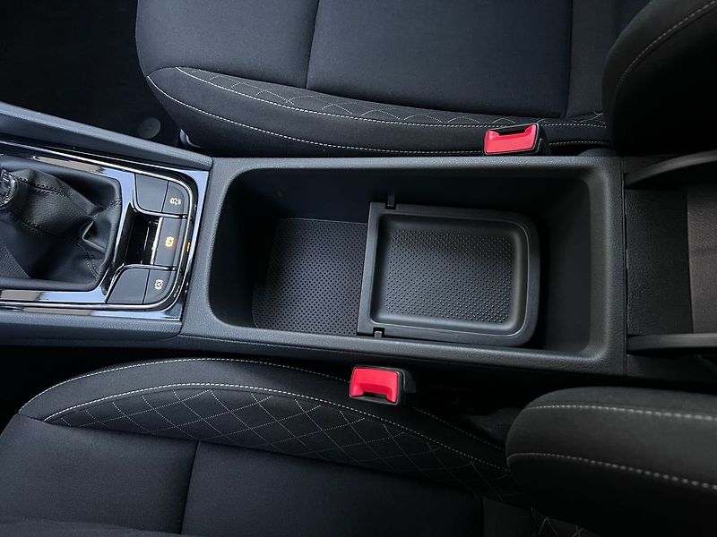 Škoda Karoq 1.0 TSI-Ambition P.KAMERA - fotka 31 z 98