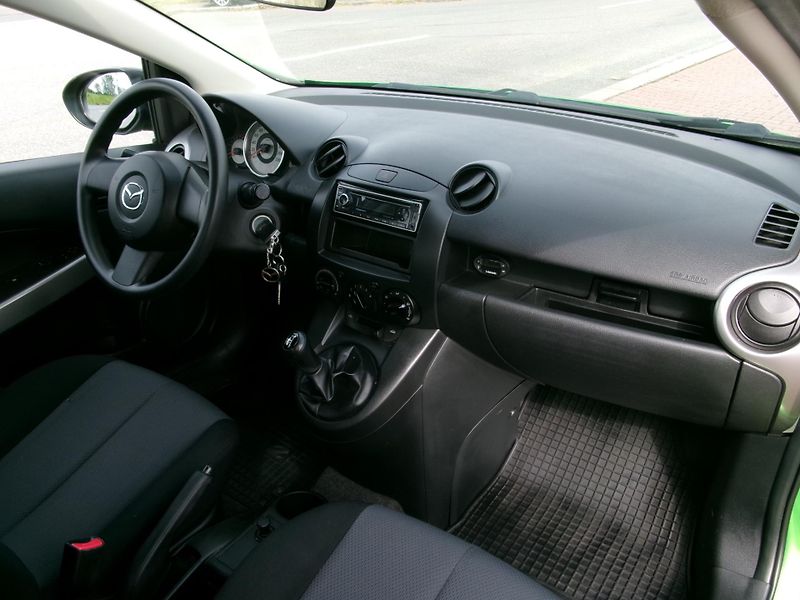 Mazda 2 (2008) 1,3i - ZADÁNO - fotka 27 z 29