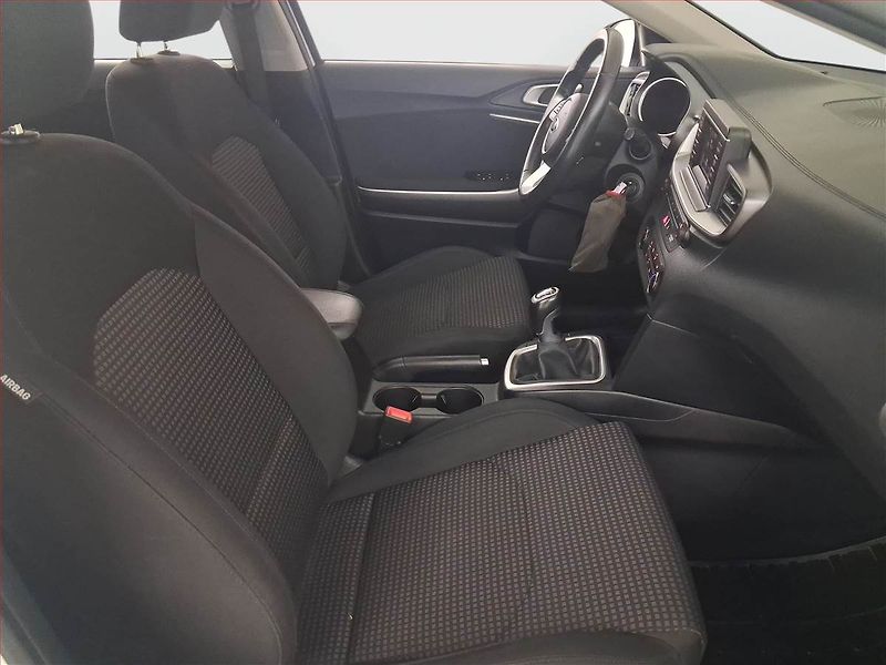 Kia Ceed (2020) 1.4 CVVT, ČR,1.maj, Serv.kniha - fotka 9 z 16