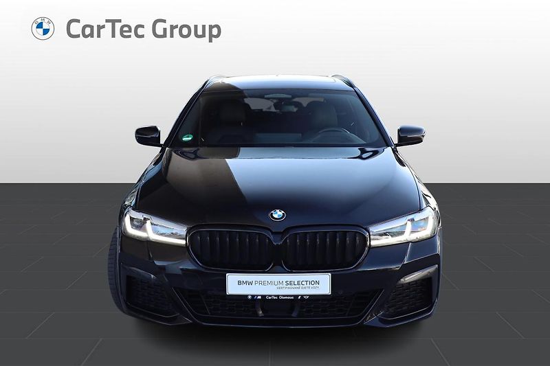BMW Řada 5 530d xDrive Touring - fotka 2 z 14
