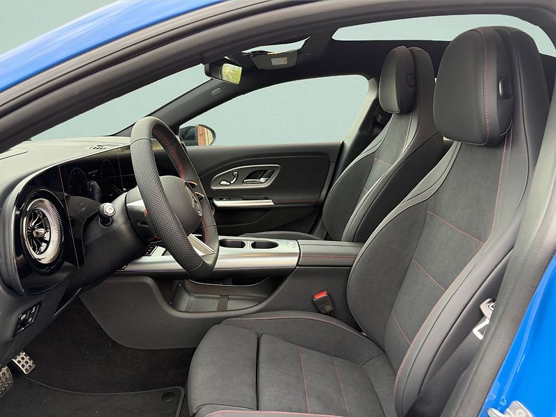 Mercedes-Benz CLA (2025) 220 4MATIC - fotka 13 z 15