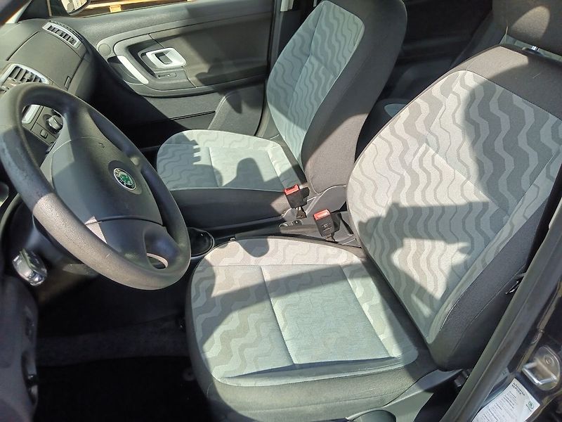 Škoda Fabia 1.4 16V Ambiente - fotka 15 z 25