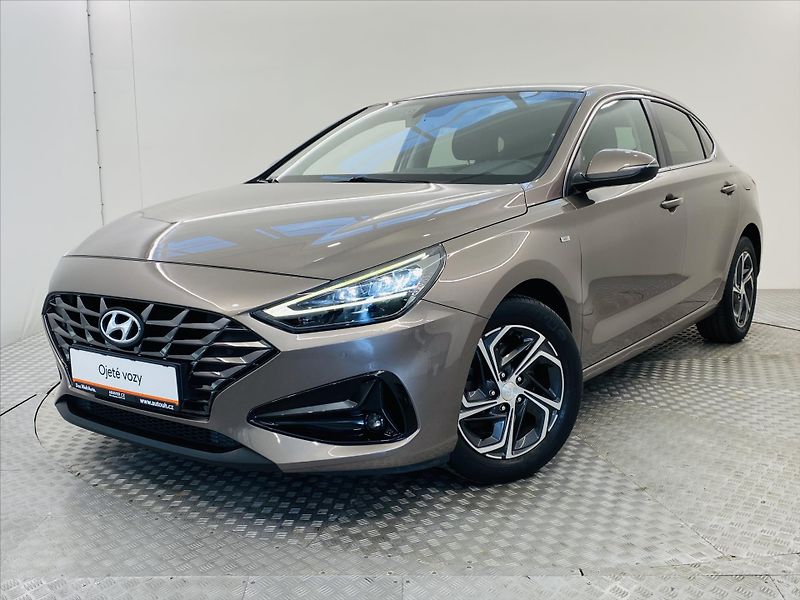 Hyundai i30 1,5 T-GDi 117kW Smart - fotka 1 z 25