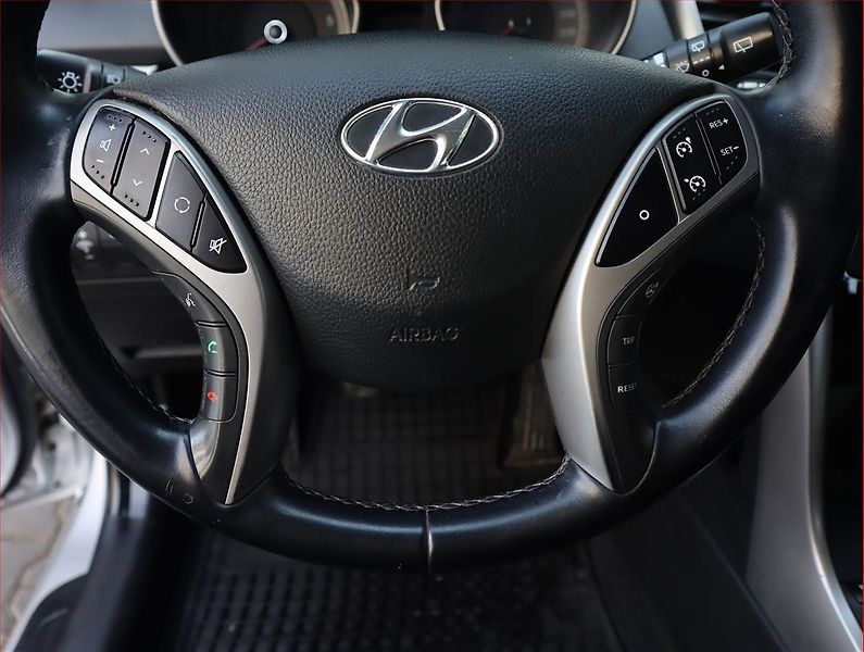 Hyundai i30 (2016) Comfort 1.6 CRDi, Serv.kniha - fotka 16 z 16