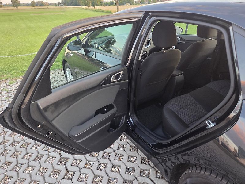 Kia Ceed (2022) 1.0 T-GDI 74 kW Spin,CZ,DPH - fotka 13 z 26