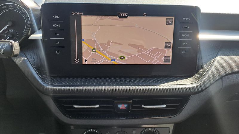 Škoda Fabia 1.0 TSI Comfort+NAVI - fotka 24 z 26