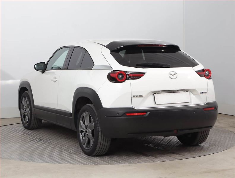 Mazda MX-30 (2021) Comfort e-Skyactiv, SoH 93% - fotka 4 z 25