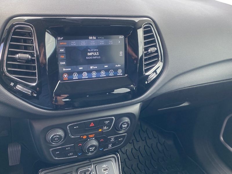 Jeep Compass (2020) 1,3 Turbo (96kW) 130K Man. - fotka 15 z 33