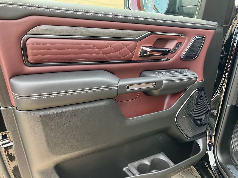Dodge RAM (2025) 3.0 I6 548k LIMITED NIGHT-RED - fotka 16 z 48