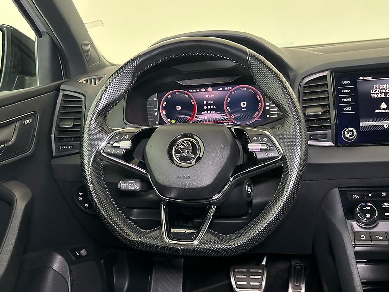 Škoda Karoq DSG Sportline - fotka 18 z 31