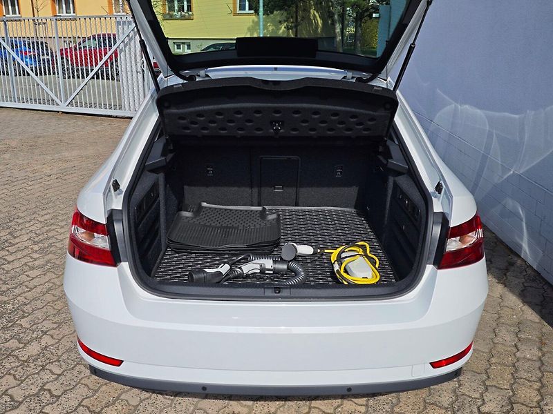 Škoda Superb iV 1.4 TSi Style Plug-in 160kW - fotka 6 z 50