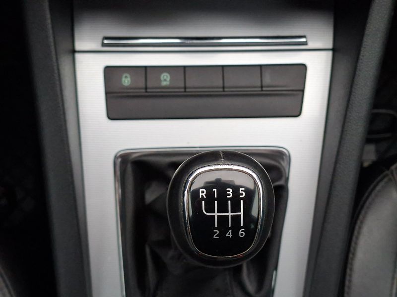 Škoda Octavia (2013) 1.4TSI 103kW 6MAN -S.KNIHA - fotka 16 z 48