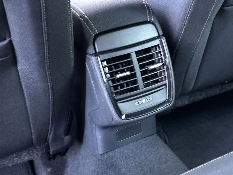 Škoda Kamiq (2024) 1.0 TSI DSG Drive - fotka 24 z 32