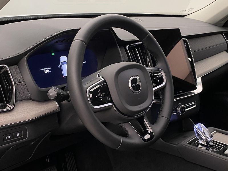 Volvo XC90 T8 AWD RECHARGE DARK REZERVACE - fotka 19 z 67