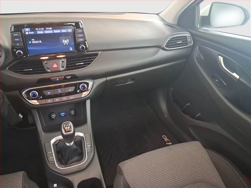 Hyundai i30 (2021) Comfort 1.6 CRDi, Serv.kniha - fotka 8 z 16