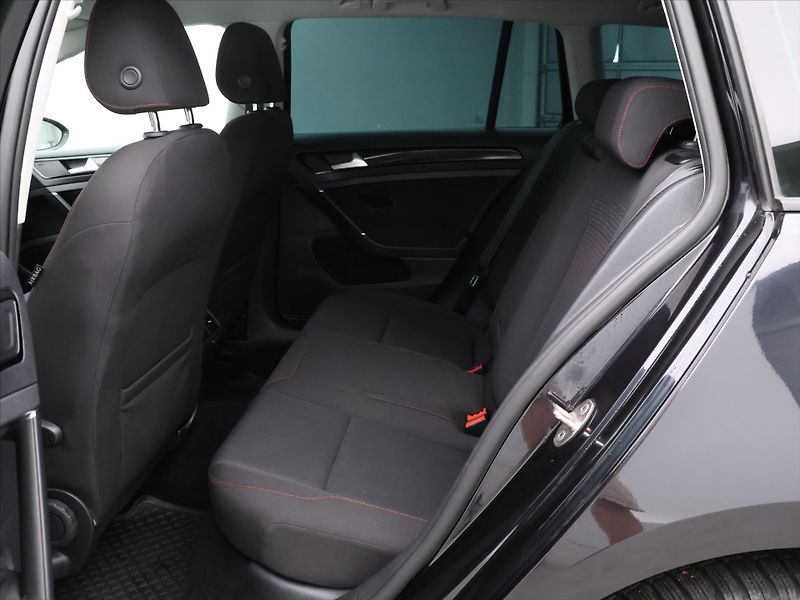 Volkswagen Golf 2.0 TDI 110KW DSG 4Motion - fotka 14 z 30