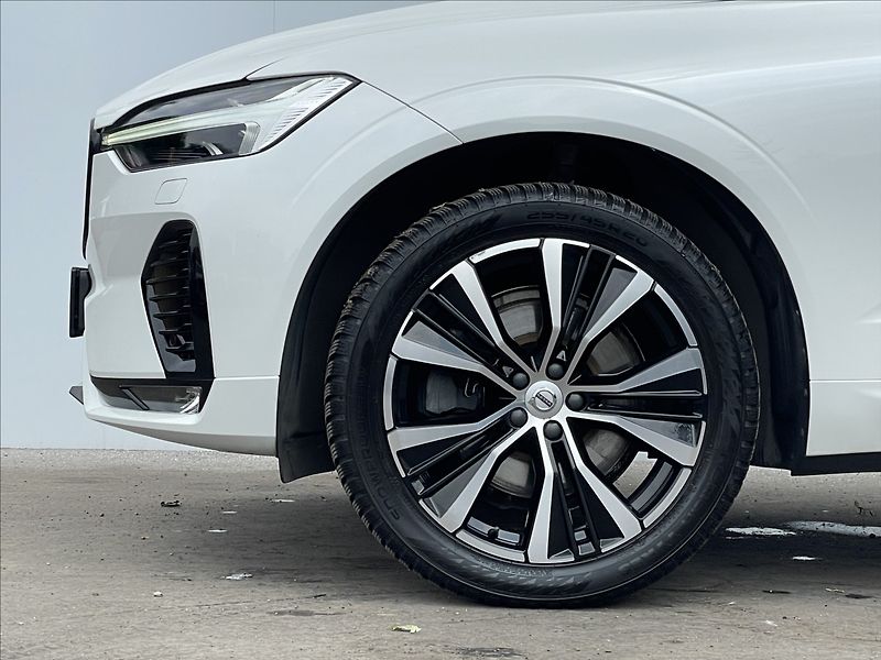 Volvo XC60 2,0 B4 A8 Ultimate Dark - fotka 19 z 23