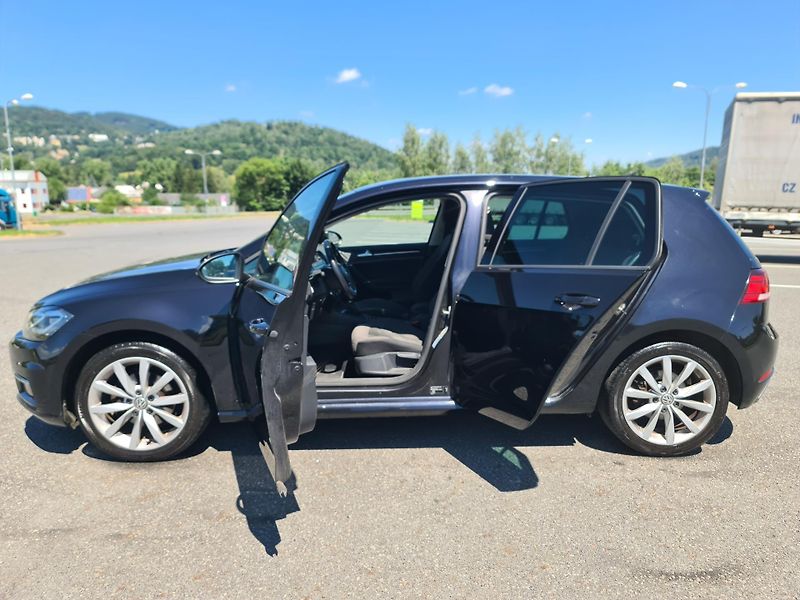 Volkswagen Golf (2018) VII 1.4 TSi COMFORTLINE 92-KW  - fotka 10 z 26