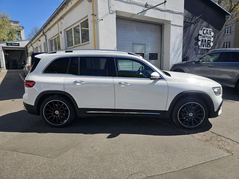 Mercedes-Benz GLB 200d 4M AMG 7míst - fotka 25 z 48