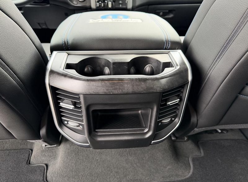 Dodge RAM (2022) +HEMI+OFFROAD PAKET+WHITE+ - fotka 20 z 21