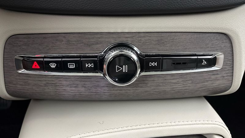 Volvo XC90 2.0 B5 AUT AWD Ultimate Bright - fotka 13 z 36