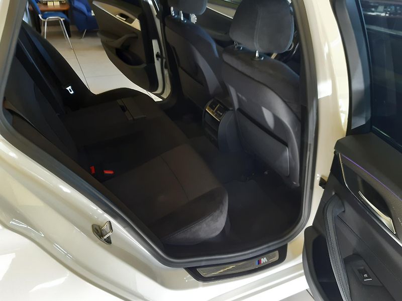 BMW Řada 5 520d XDRIVE M-PAKET - fotka 27 z 32