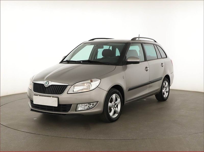 Škoda Fabia (2014) 1.2 TSI, ČR,1.maj, Tempomat - fotka 2 z 15