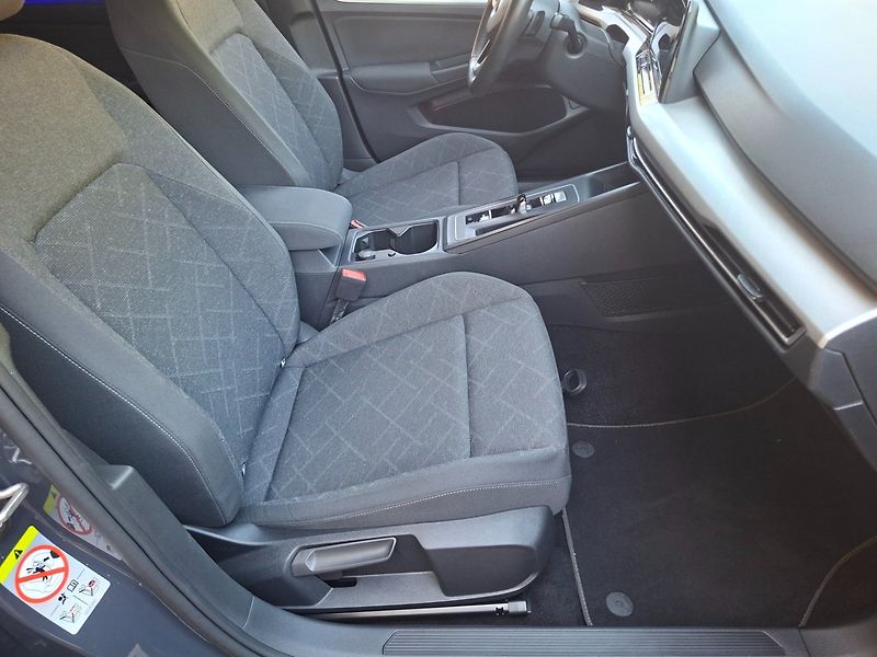 Volkswagen Golf (2021) 2.0TDI 85kW DSG -TAŽ.ZAŘ.-DPH - fotka 24 z 38