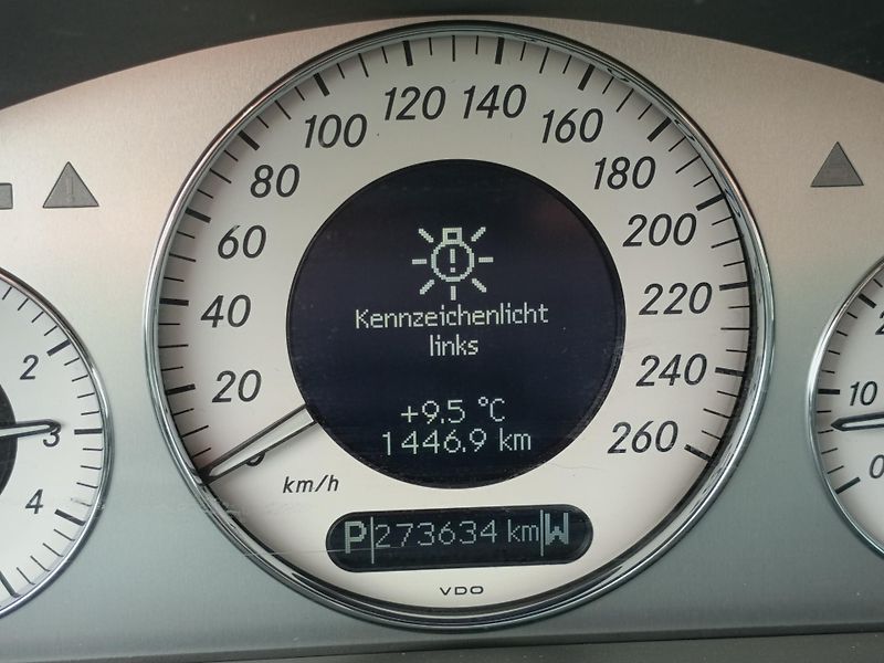 Mercedes-Benz Třídy E (2004) 3.2 165kw - fotka 40 z 40