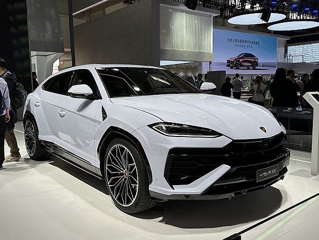Omezení odpočtu DPH se může týkat také luxusních SUV. Rozhodující je cena a zákonné zařazení vozidla., zdroj: JustAnotherCarDesigner / Wikimedia Commons, CC0 1.0.