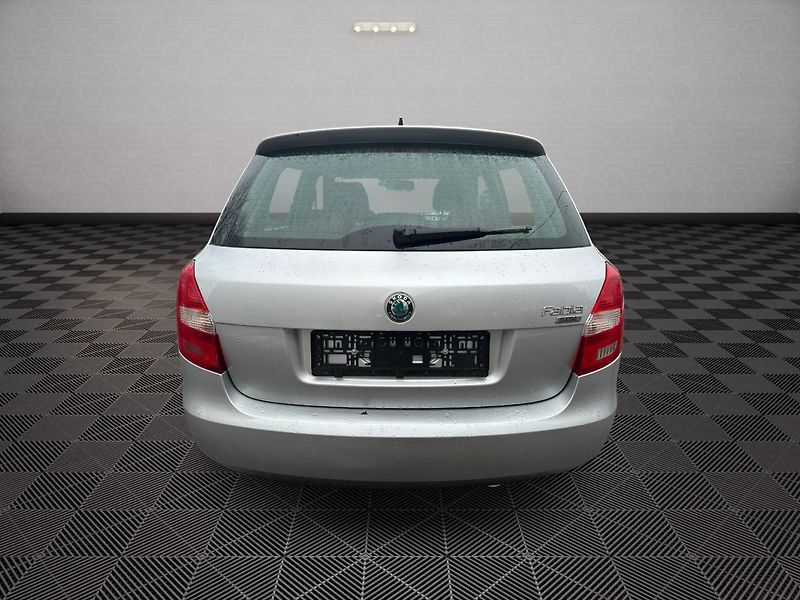 Škoda Fabia (2010) 1.2Tsi 63kw - fotka 6 z 23