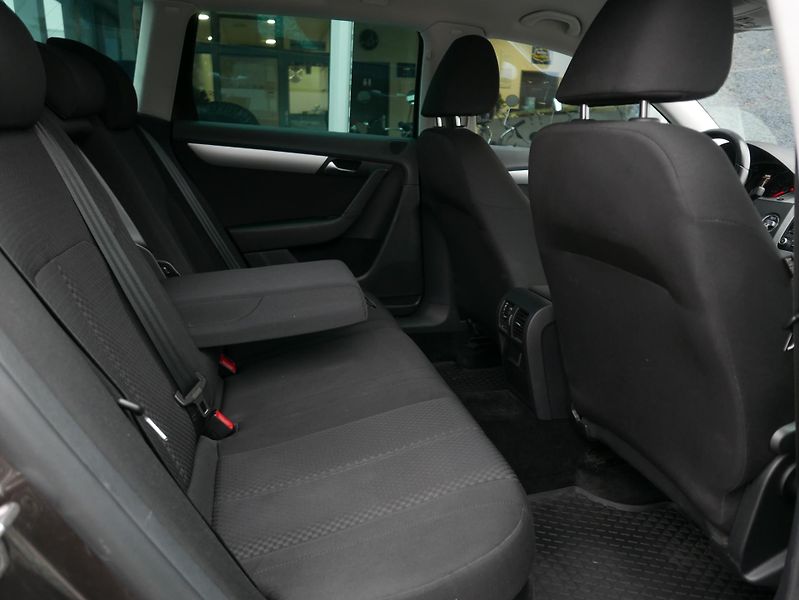 Volkswagen Passat 1,6 TDI 77kW Kombi - fotka 20 z 38