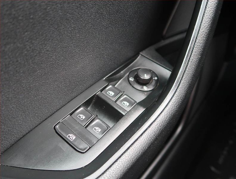 Škoda Superb (2017) Ambition 2.0 TDI, Navi, Xenony - fotka 18 z 22