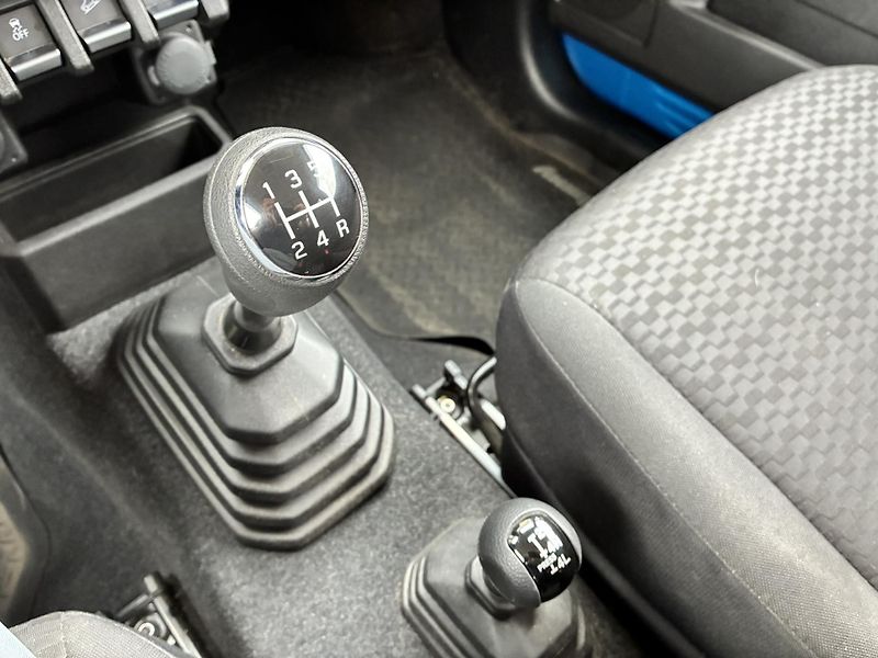Suzuki Jimny 1.5 VVT 75kW Allgrip Premium T - fotka 17 z 20