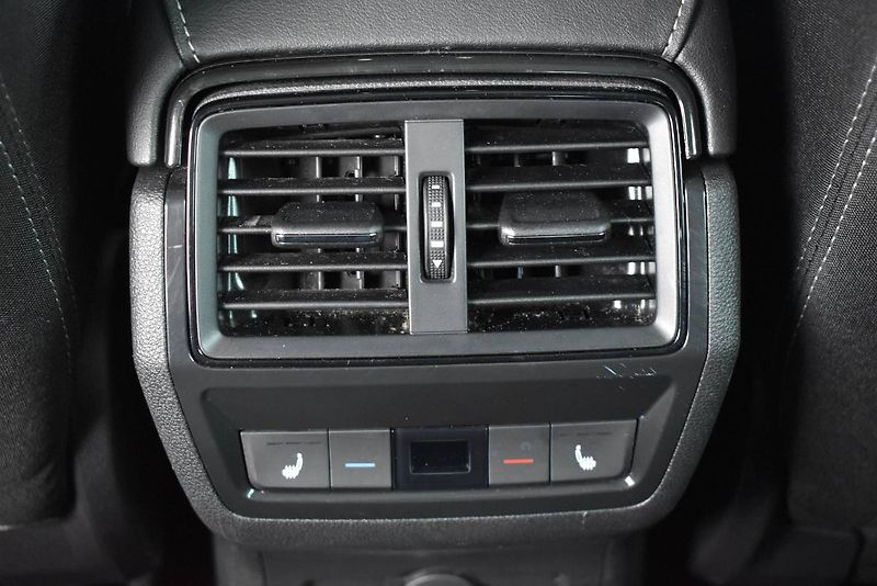 Škoda Karoq (2022) Sportline 1.5TSI 110kW DSG - fotka 13 z 28