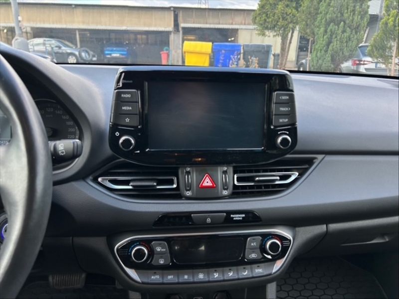 Hyundai i30 1,0 TGDI FamilySmart AT - fotka 10 z 11