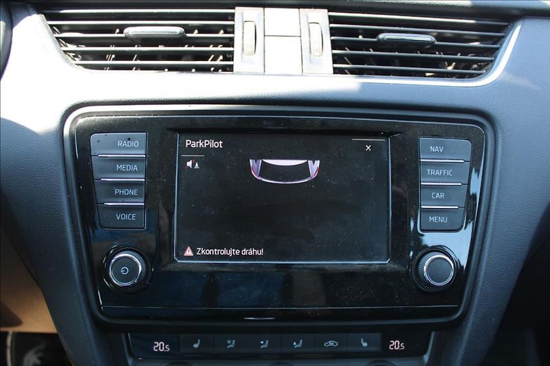 Škoda Octavia 1,6 TDi  DSG,STLYLE,SERVISKA - fotka 25 z 37