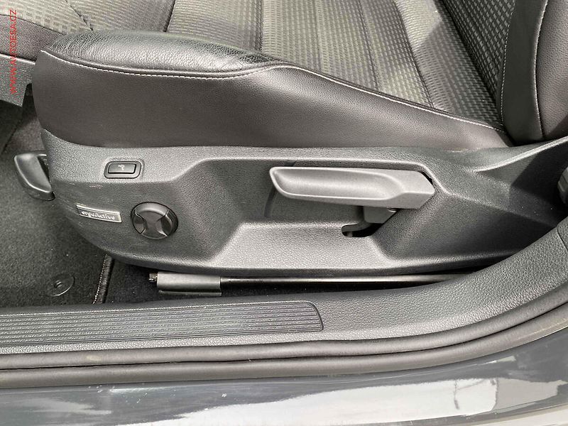 Volkswagen Golf (2017) 1.2 TSi, Comfortline, bixen - fotka 14 z 17