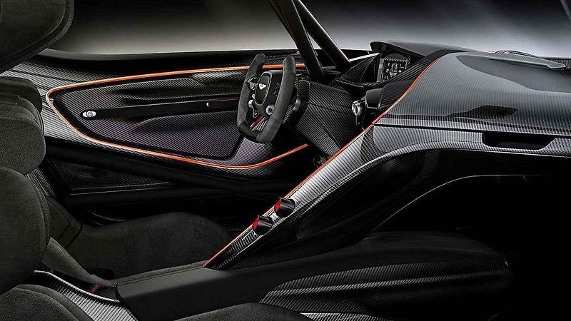 Aston Martin Vulcan homologovaný pro silniční využití.