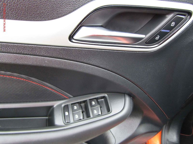 MG ZS (2022) 1.5 DVVT, ČR, AC, TZ, park - fotka 11 z 20