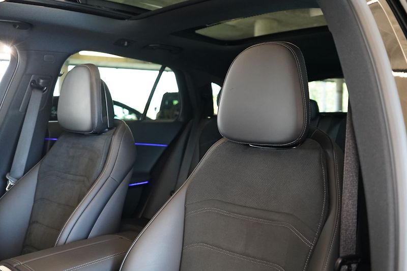 Mercedes-Benz Třídy E 220d 4MATIC AMG, Pano, Tažné - fotka 22 z 49