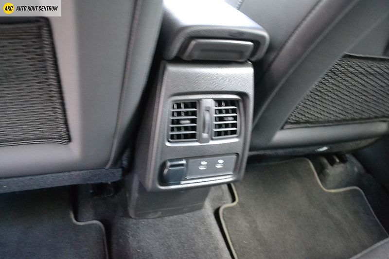 Renault Captur techno mild hybrid 140 - fotka 17 z 52