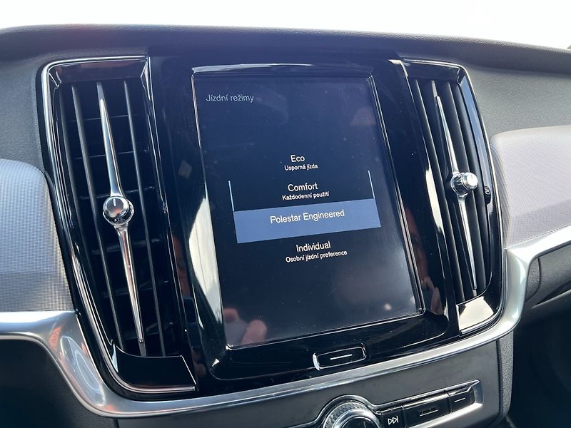 Volvo S90 (2018) D5 AWD R-design Polestar ČR - fotka 35 z 44