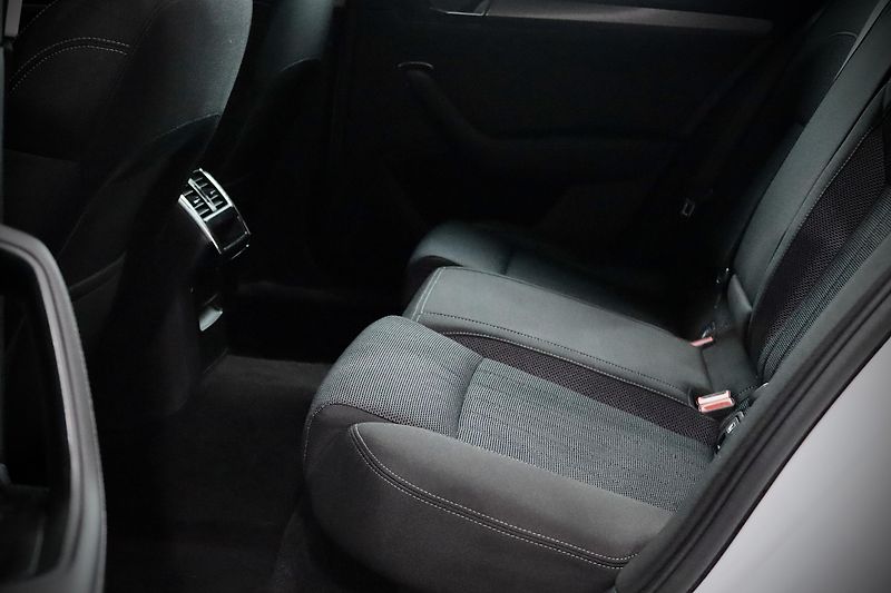 Škoda Superb 3 FL Combi 2.0 TDI 110 kW DSG - fotka 19 z 48