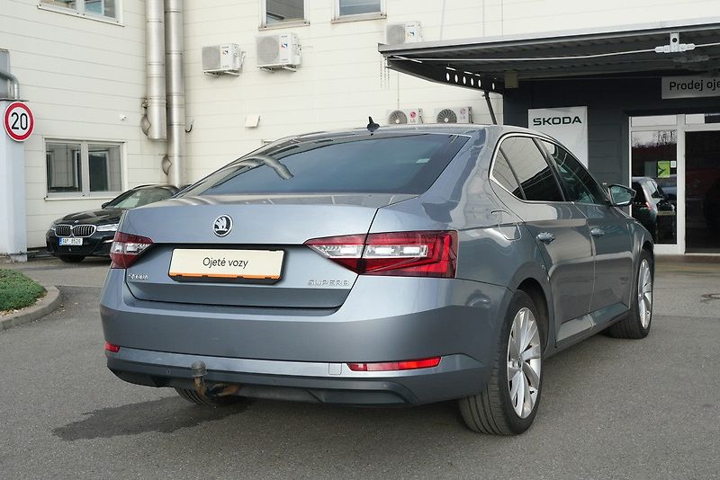 Škoda Superb - fotka 2 z 6