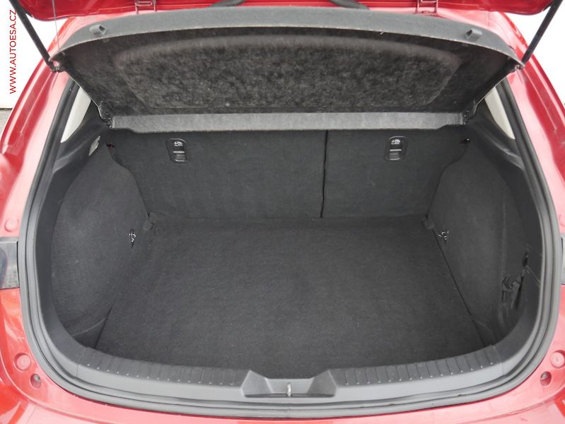 Mazda 3 (2014) 2.0 i, Sport, navi, xenon - fotka 7 z 22