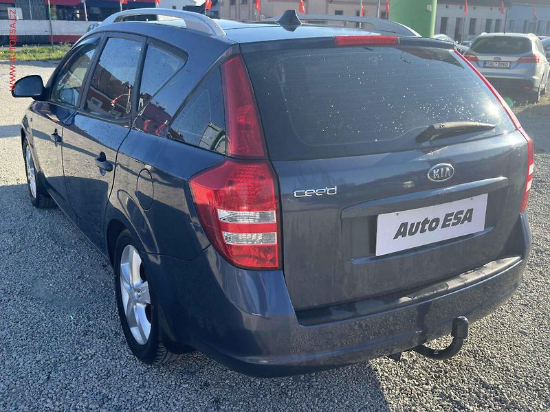 Kia Ceed (2008) 1.4i, AC, tažné - fotka 6 z 18